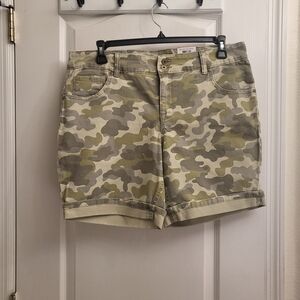 Style & Co. Olive Camo Women's Cargo Shorts New With Tag